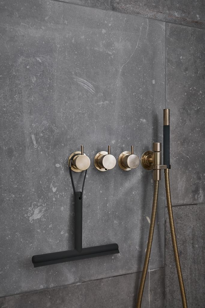 Menu Bathroom story - via Coco Lapine Design