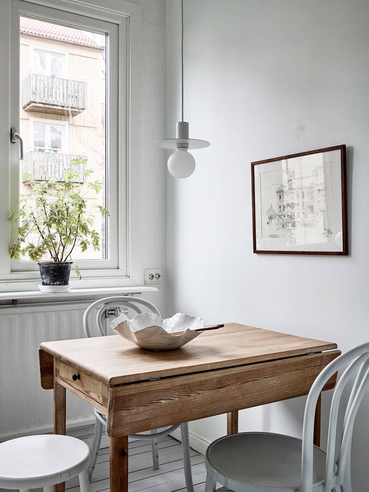 All white home with a vintage touch - via Coco Lapine Design blog