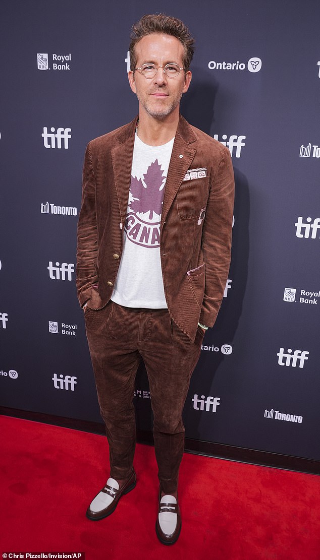 Ryan Reynolds supports Tom Hanks’ nepo baby Colin at TIFF after producing his new movie Ryan Reynolds supports Tom Hanks’ nepo baby Colin at TIFF after producing his new movie