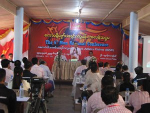 ผู้เข้าร่วมเข้าร่วมพิธี 6 จ. ประชุมแห่งชาติในหมู่บ้าน Baleh ล่าง Phite ในดินแดน NMSP ควบคุมรัฐมอญ