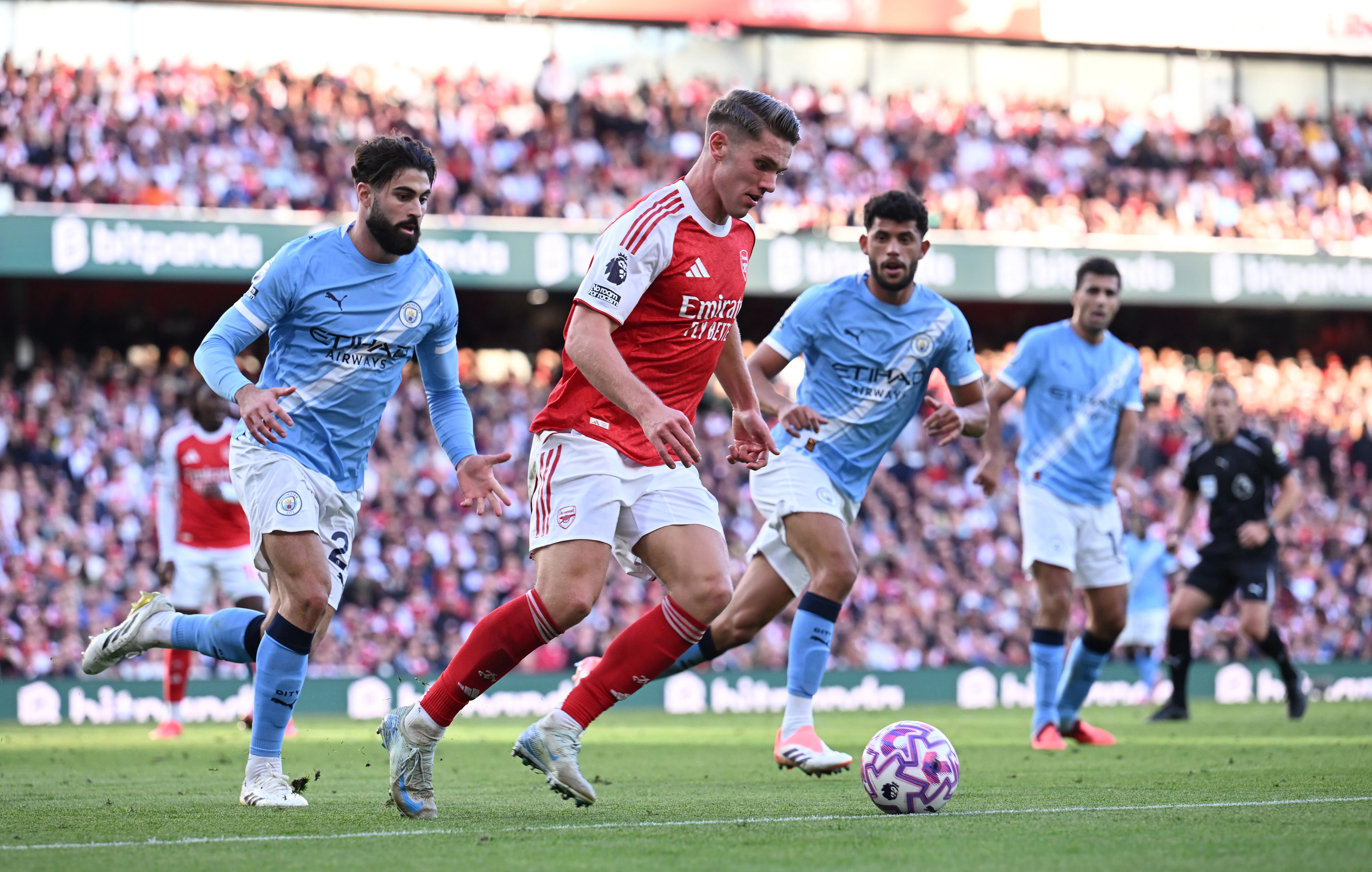 How Manchester City parked the bus in Pep Guardiola’s tactical U-turn at Arsenal How Manchester City parked the bus in Pep Guardiola’s tactical U-turn at Arsenal