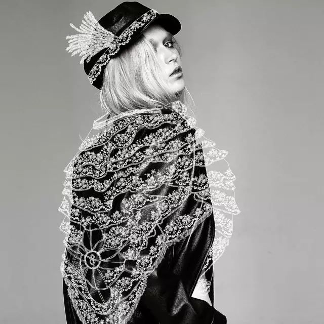 模特照片上的霓裳羽衣_奥地利摩洛哥插画师_Ilias Walchshofer