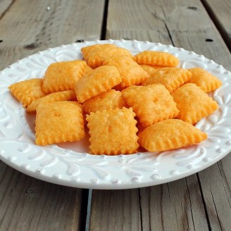 Homemade Cheddar Cheese Snack Crackers