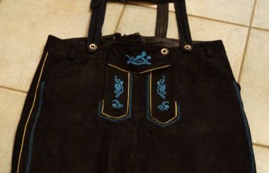 ALMENRAUSCH, schwarze Lederhose mit blauer Stickerei, Gr.42, Preis: € 45.-