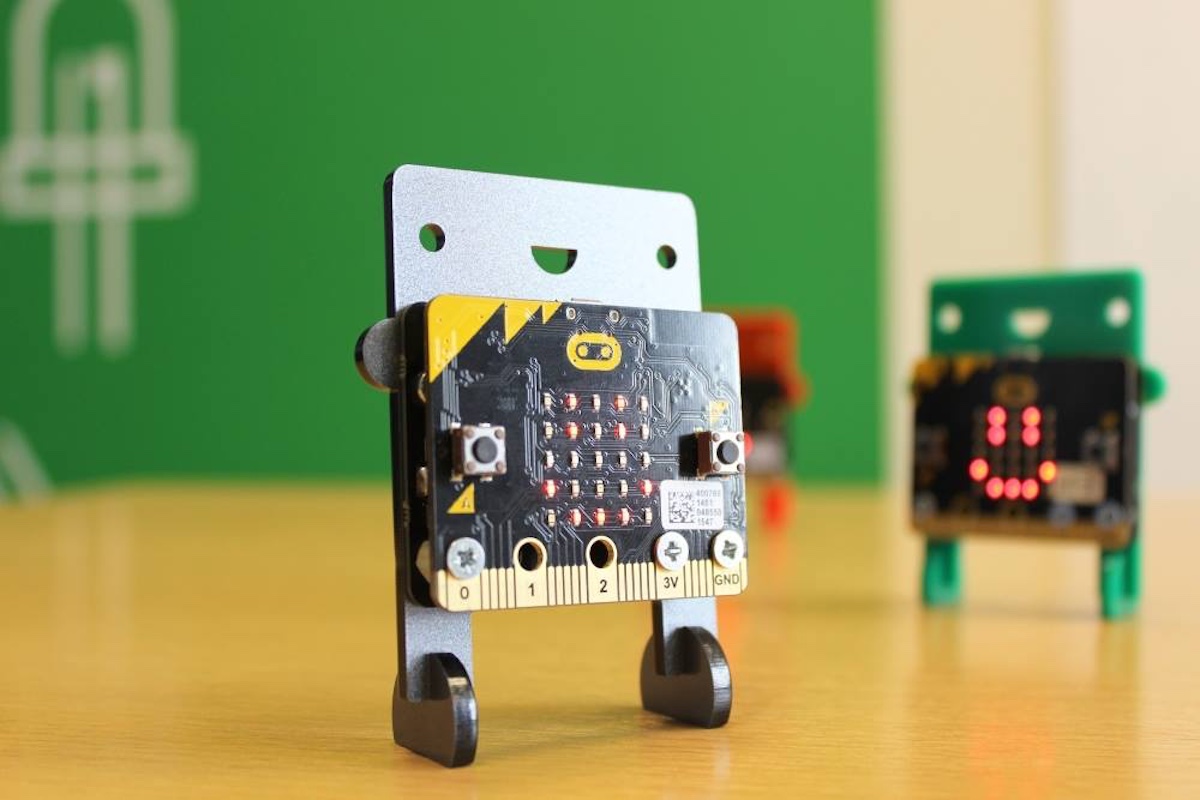 BBC micro:bit computers now available to pre-order from Kitronik | SEENIT