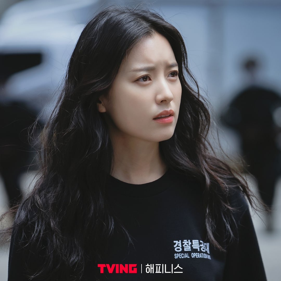 She's best known for her leading roles in 'spring waltz', 'brilliant legacy' and 'w'. Han Hyo Joo Talks About Her New Apocalyptic Thriller Drama With Park Hyung Sik Soompi