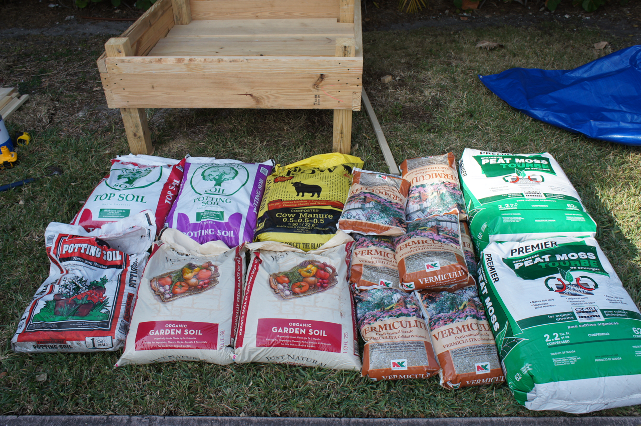 But what kind of garden soil mixture do you fill your raised beds with? Step 3 Preparing Soil Mel S Mix Peat Moss Vermiculite Compost Square Foot Gardening In South Florida