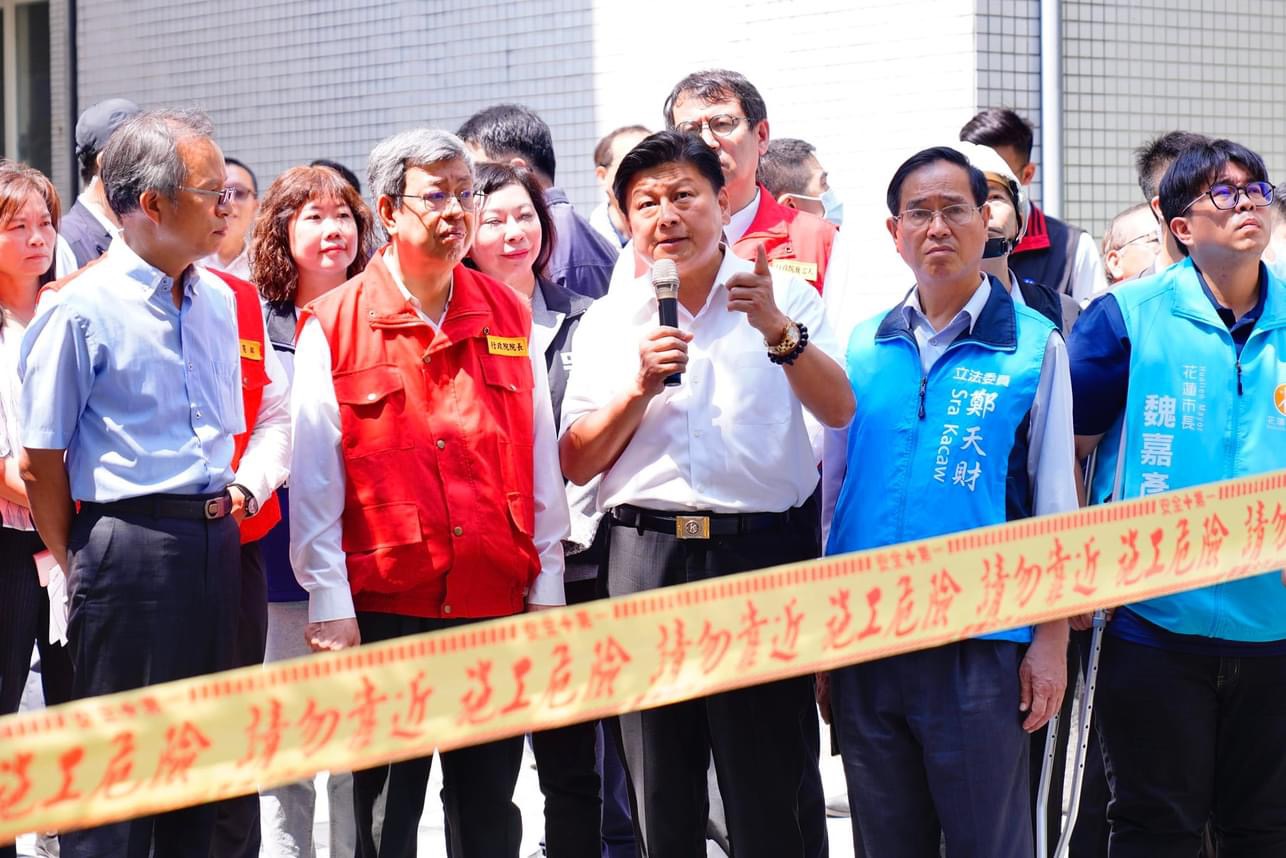陪同陳建仁院長勘災並慰問災民 傅崐萁:全力提供協助 陪同陳建仁院長勘災並慰問災民 傅崐萁:全力提供協助