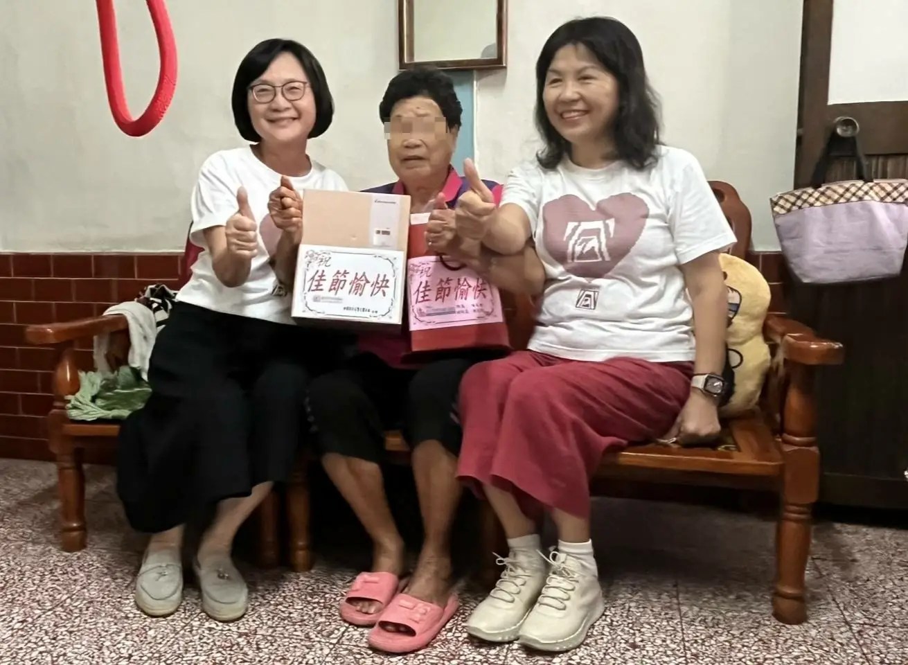 聖馬爾定醫院中秋送暖　攜手崇她嘉義社關懷獨老