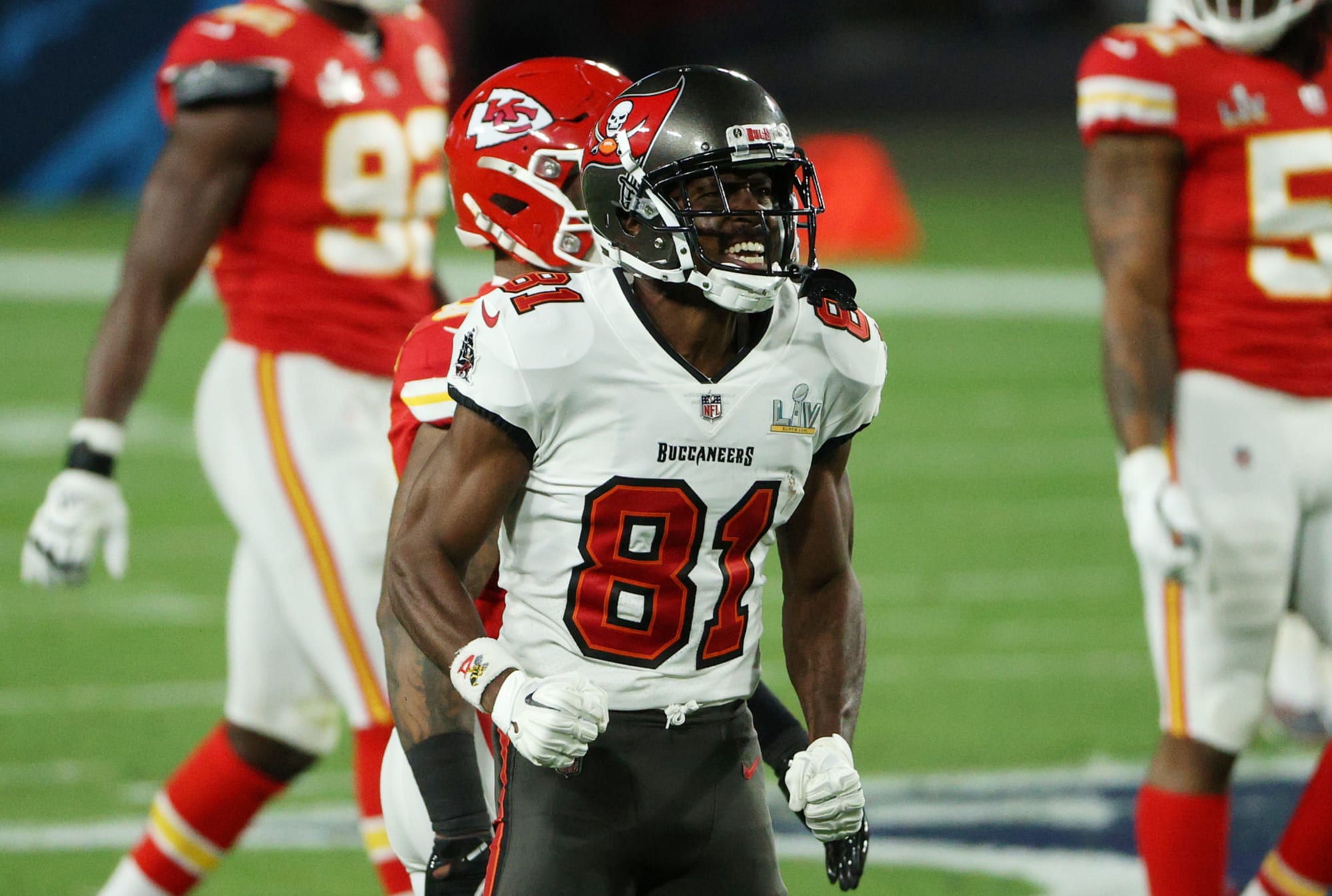 5 teams who should swoop in and sign Antonio Brown