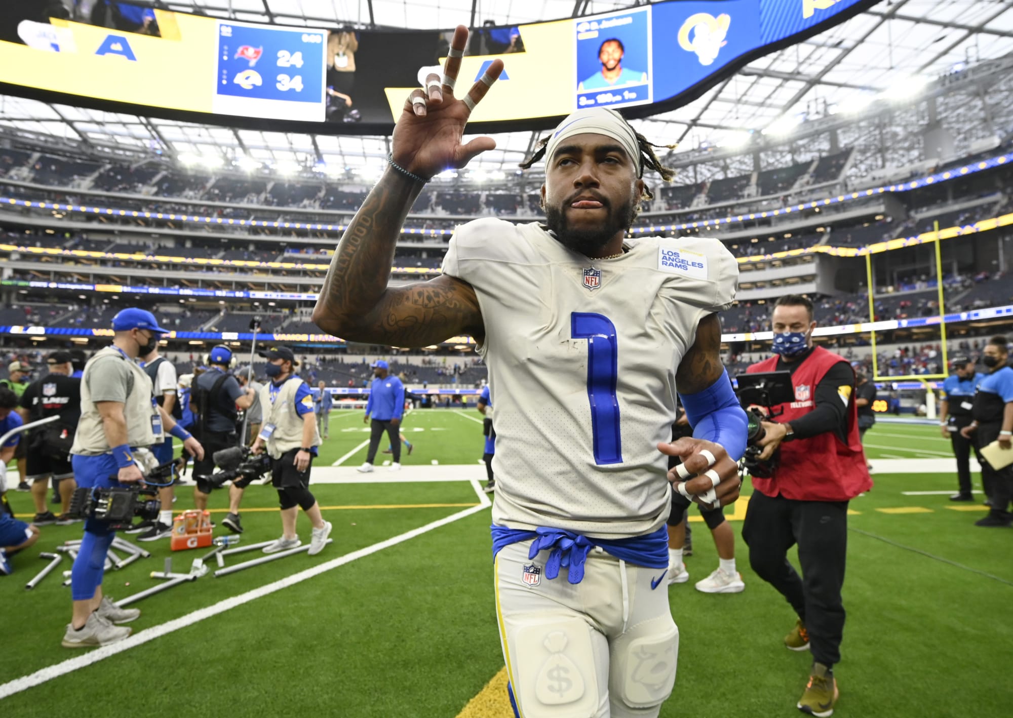 Raiders grasping at straws signing veteran DeSean...