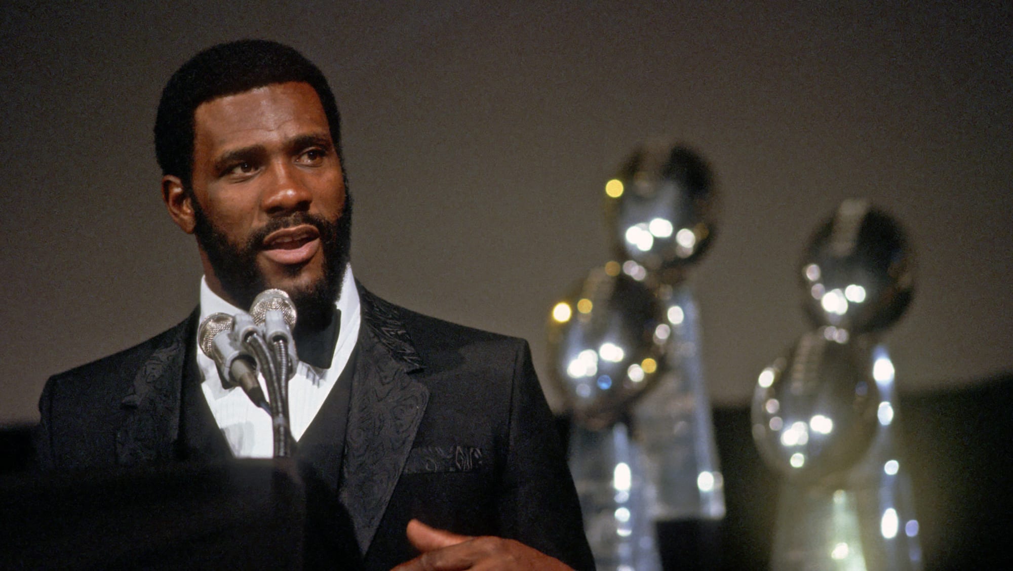 Mean Joe Greene has a stern message for Chase...