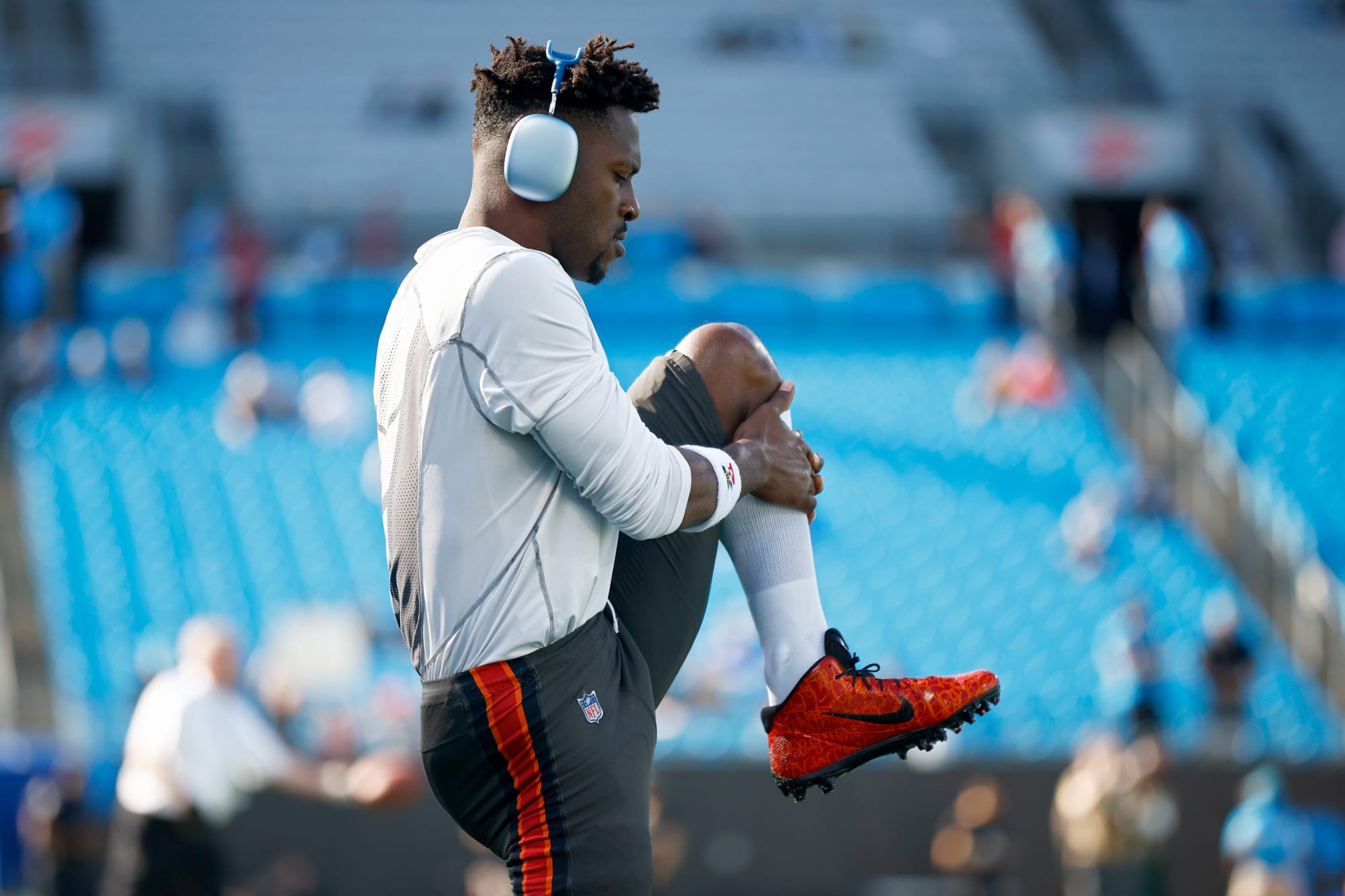 Latest Antonio Brown injury update puts Bucs' exit...