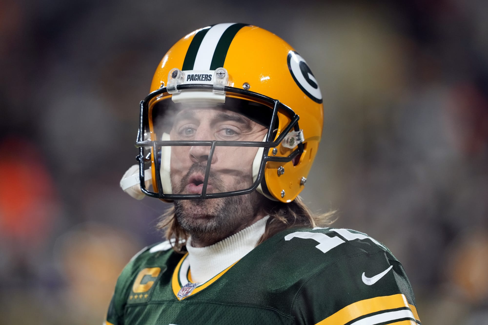 Aaron Rodgers calls Chicago reporter a "bum" over...
