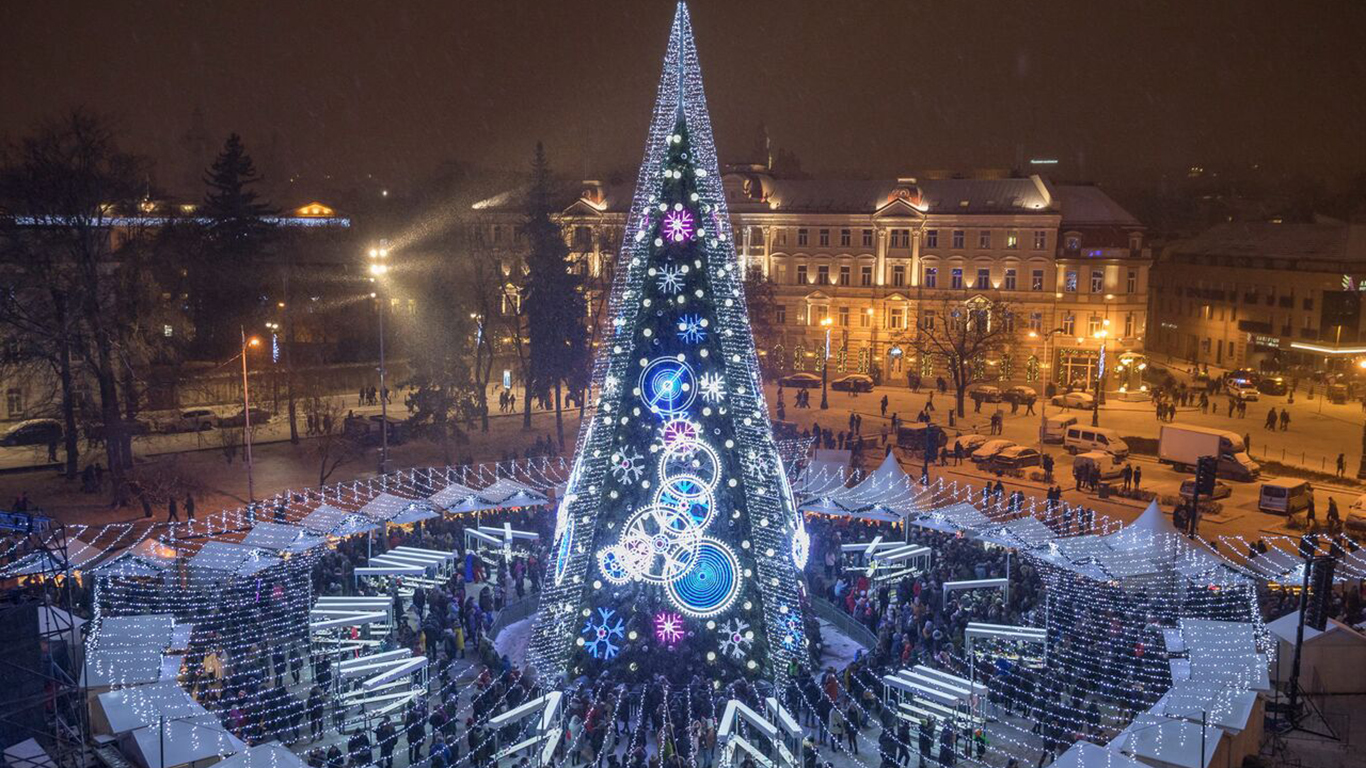 It uplifts the spirits of people during the winter and carries the refreshing scents of pine cones and spruce. 25 Stunning Christmas Lights Around The World 24 7 Wall St