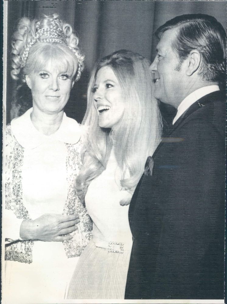 Her mother sheila margaret macrae was also an actress. Meredith Macrae With Parents Sheila And Gordon 24 Femmes Per Second