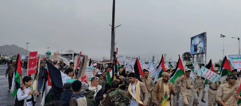 الحشود تتوافد للساحات بصنعاء والمحافظات للمشاركة في مسيرات نصرة غزة
