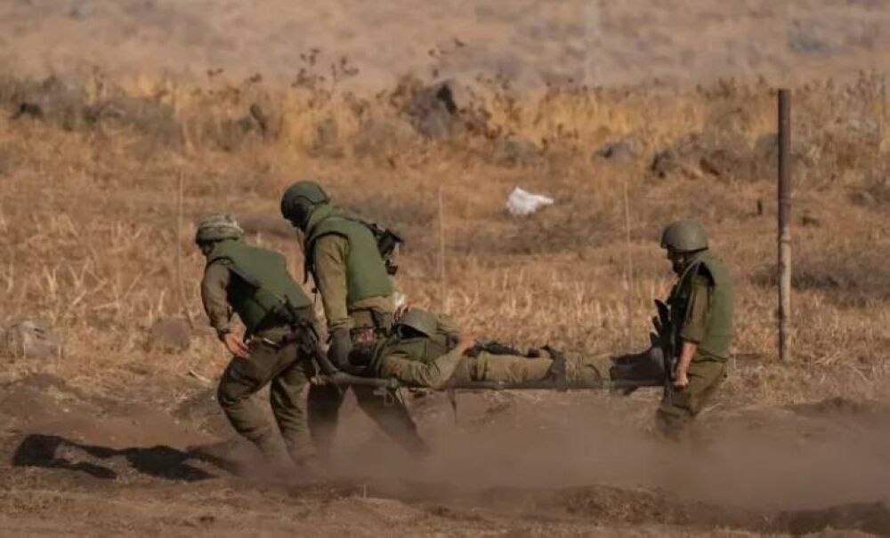 جيش العدو الإسرائيلي يقر بإصابة جنديين في جنوبي غزة جيش العدو الإسرائيلي يقر بإصابة جنديين في جنوبي غزة