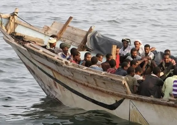 اغراق اليمن بالمهاجرين الأفارقة بتواطؤ الاحتلال ومرتزقته بالجنوب