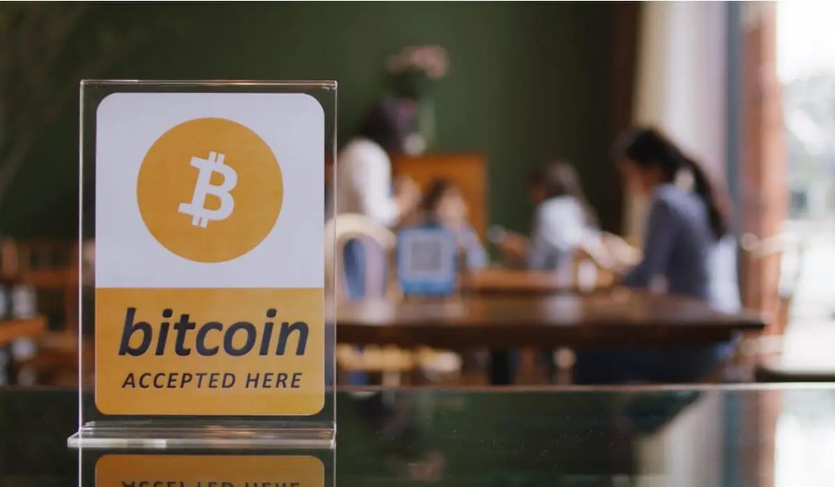 Acceptation des crypto-monnaies. Prise en charge du Bitcoin comme moyen de paiement. Acceptation des crypto-monnaies. Prise en charge du Bitcoin comme moyen de paiement. Photo.