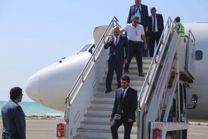 فيديو| نائب رئيس الجمهورية العميد طارق صالح يعود إلى أرض الوطن بعد زيارة رسمية إلى جيبوتي فيديو| نائب رئيس الجمهورية العميد طارق صالح يعود إلى أرض الوطن بعد زيارة رسمية إلى جيبوتي