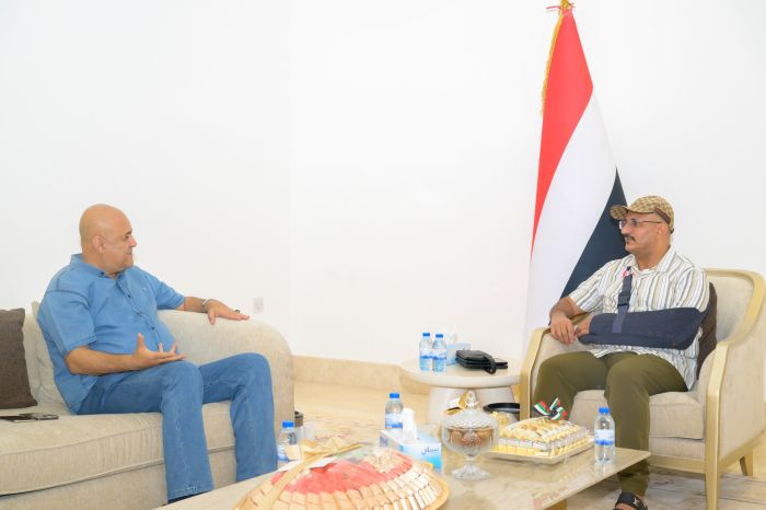 طارق صالح يبحث مع محافظ تعز الاستعدادات لإحياء الذكرى السابعة لاستشهاد الزعيم والأمين
