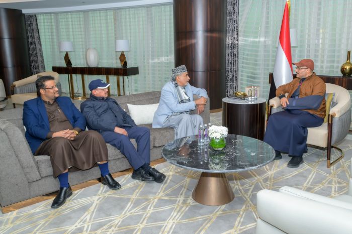 طارق صالح يستقبل الفريق الصبيحي ومحافظ البنك المركزي