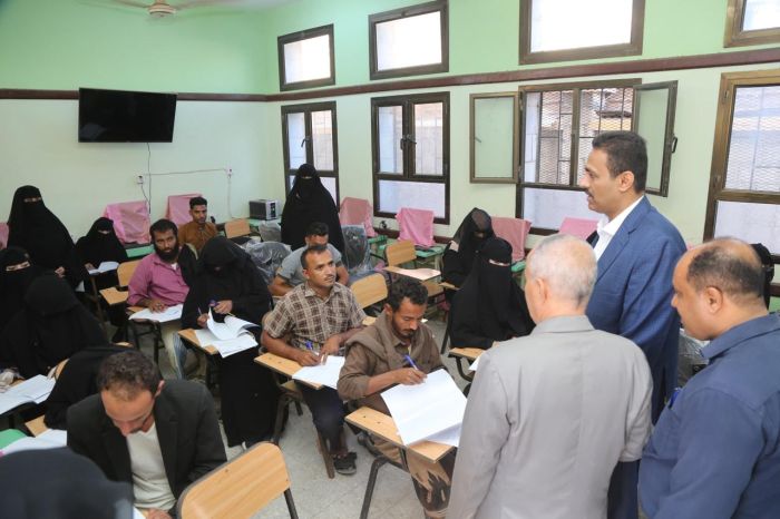 المزلم يتفقد سير الامتحانات في جامعة الحديدة المزلم يتفقد سير الامتحانات في جامعة الحديدة