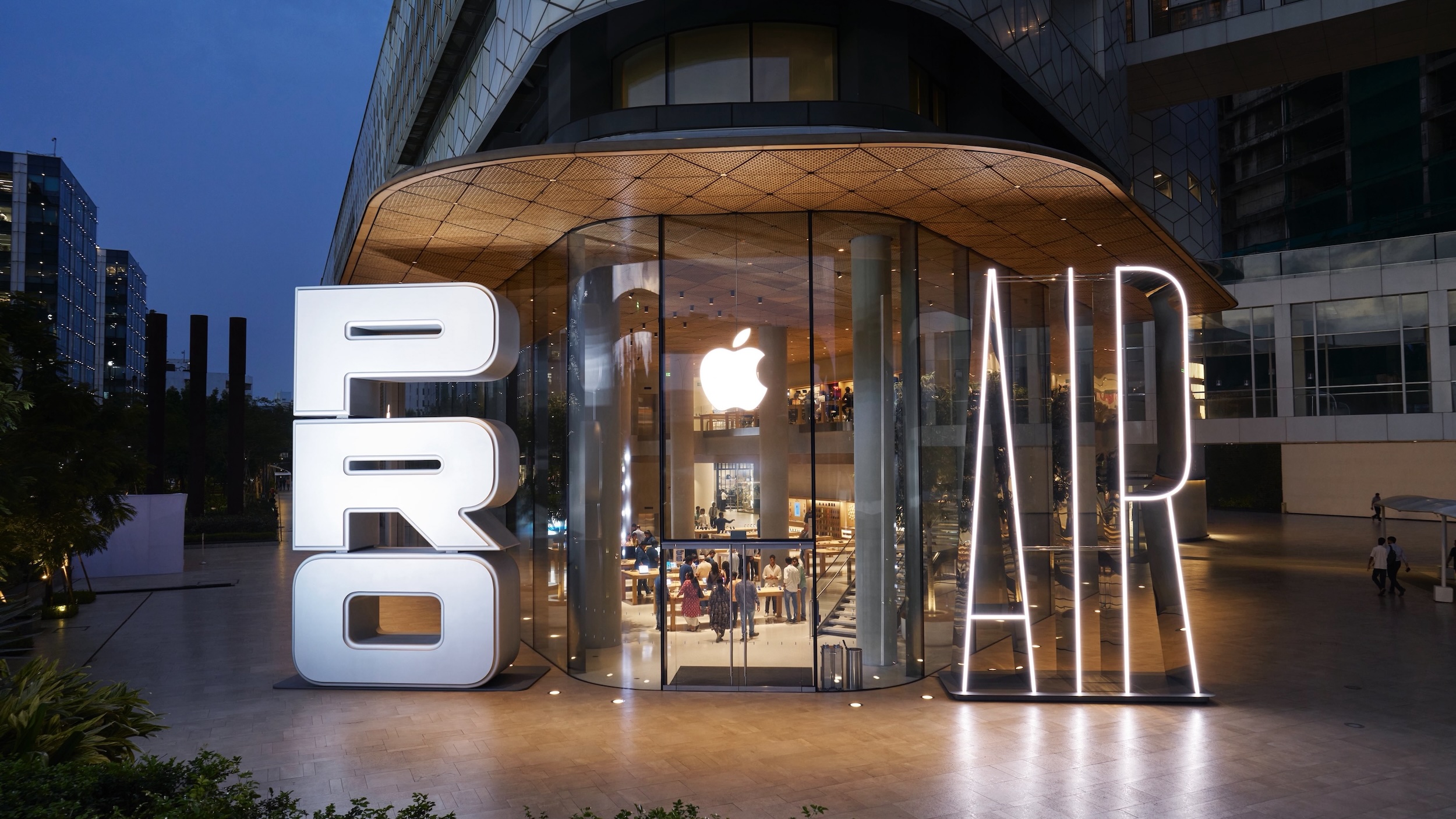 Apple celebrating new iPhone launch with stunning ‘Pro’ and ‘Air’ retail art
