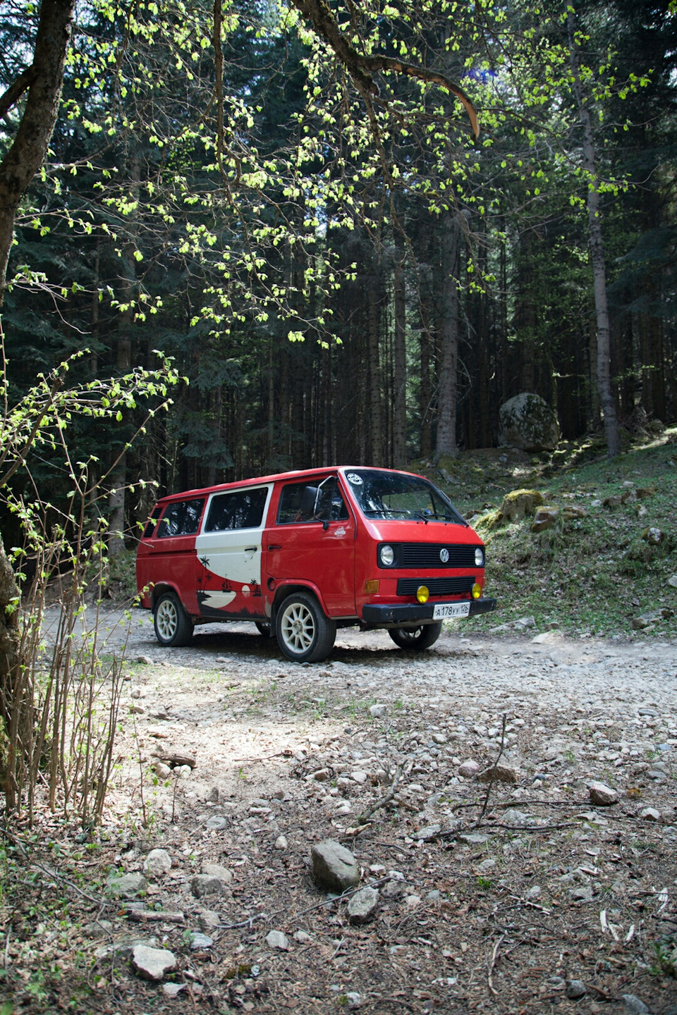 Возле теберды находится мухинское ущелье. Poezdka V Muhinskoe Ushele Teberda Kchr Volkswagen Transporter 1 6 L 1989 Goda Na Drive2