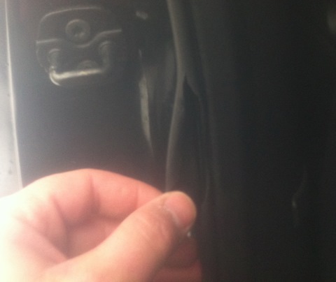 При попытке открыть дверь изнутри проблем нет, дверь открывается нормально. Ne Otkryvaetsya Zadnyaya Dver S Dvuh Storon Chto Delat Ne Znayu Nissan X Trail 2 5 L 2008 Goda Na Drive2