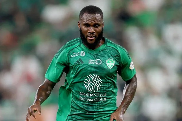قمة الأهلي والشباب تشعل عودة الدوري السعودي