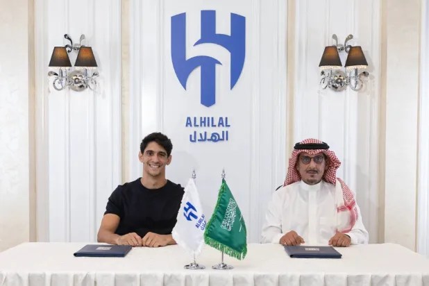 شباك الهلال في عهدة بونو حتى 2028