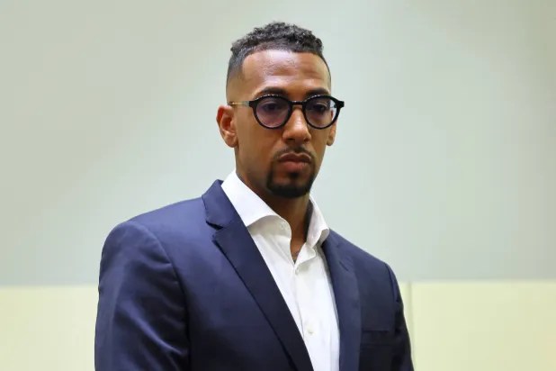 احتجاج جماهيري على منح بواتنغ تدريباً عملياً في بايرن احتجاج جماهيري على منح بواتنغ تدريباً عملياً في بايرن