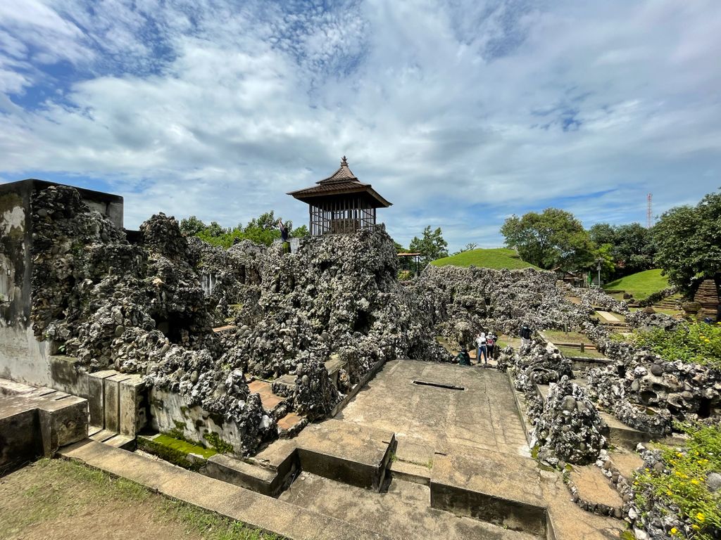 Tentang pemberlakuan pembatasan kegiatan masyarakat (ppkm) … Objek Wisata Dan Tempat Hiburan Di Kota Cirebon Boleh