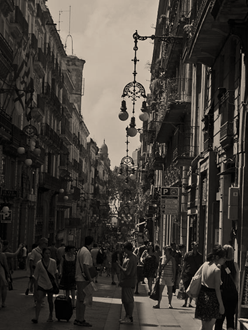 The english paperback edition of the book contains an illustrated guide, with a walking tour, to the sites in barcelona mentioned in the . Carlos Ruiz Zafon A Box Of Cherries