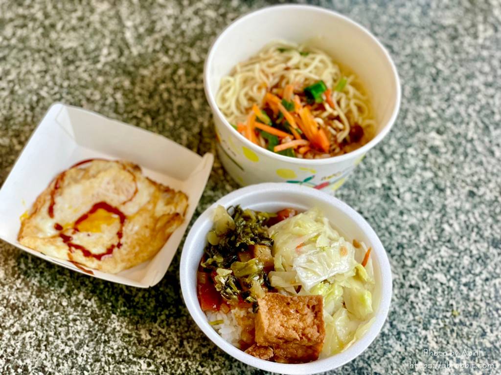 在地人推薦的無名銅板早餐-十甲旺市場無名早餐！