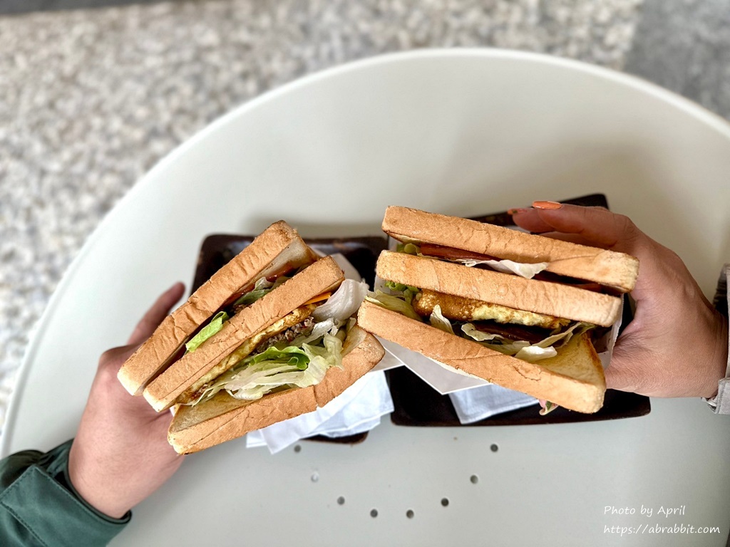 台中炭烤吐司推荐-白兔糖炭烤吐司，还有温莎拉也不错