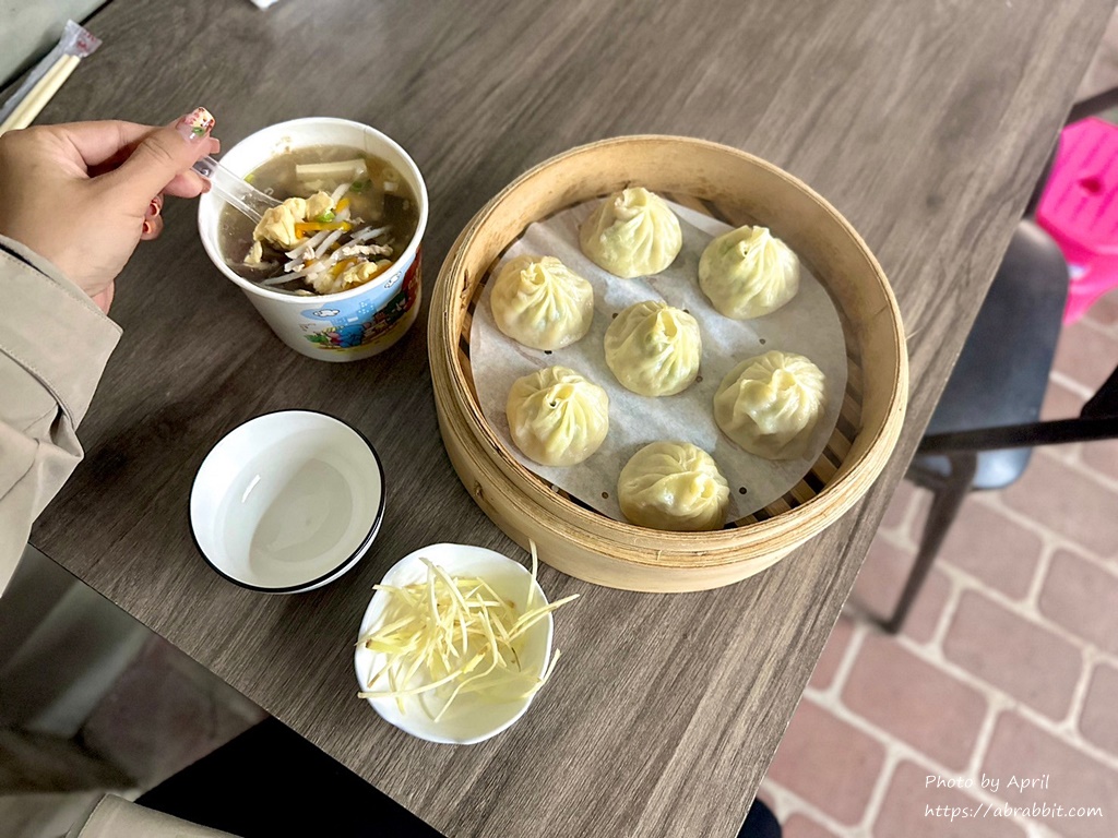 北屯市場美食-二壹巷湯包，在地人都不知道的市場內小籠湯包店