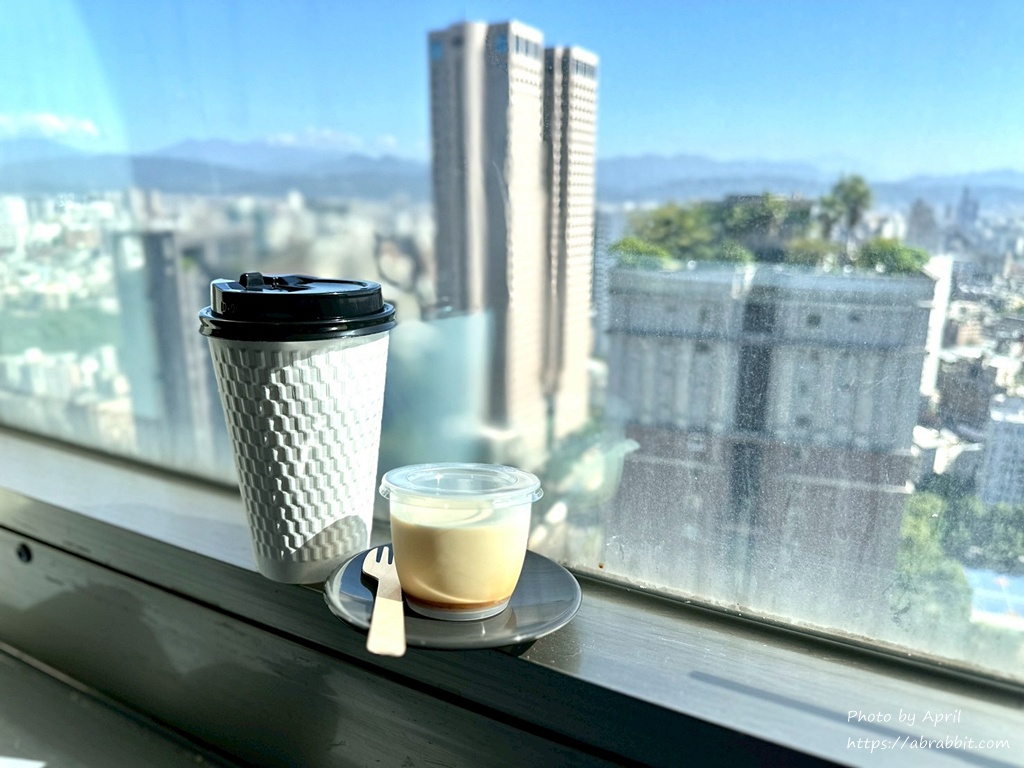台中景觀咖啡廳-Fun inn 風淾咖啡：27 樓高空視野不限時咖啡館