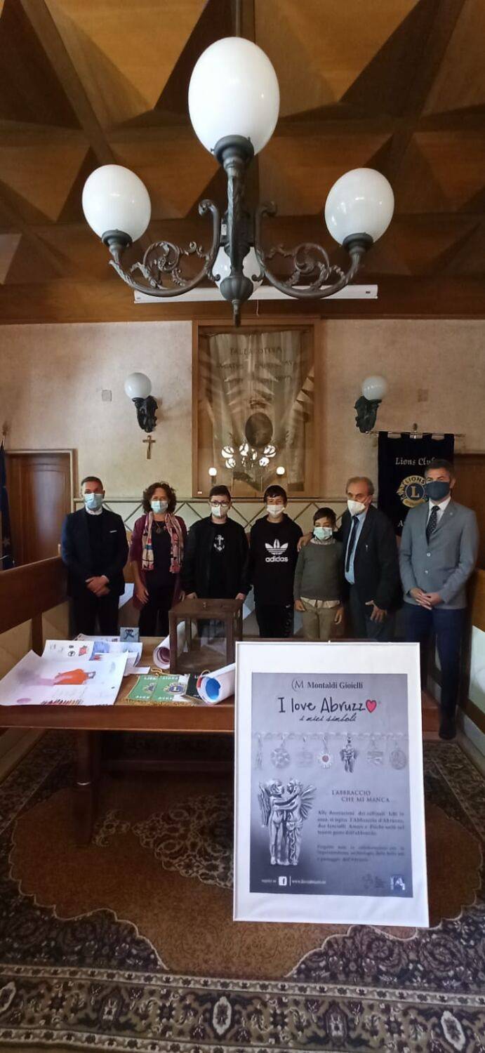 Grande impegno profuso dal dirigente dell'istituto comprensivo collodi marini di avezzano piergiorgio basile, dall'insegnante gabriella di . Un Poster Per La Pace Premiati Gli Alunni Delle Scuole Marsicane Ultime Notizie Di Cronaca Abruzzo Abruzzoweb
