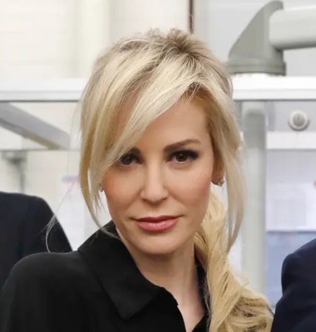 A behind the scenes look at the . Louise Linton | Actors Are Idiots