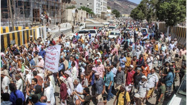 السقلدي: حالة الاستياء تتصاعد.. الجيش والأمن أربعة أشهر بلا رواتب السقلدي: حالة الاستياء تتصاعد.. الجيش والأمن أربعة أشهر بلا رواتب