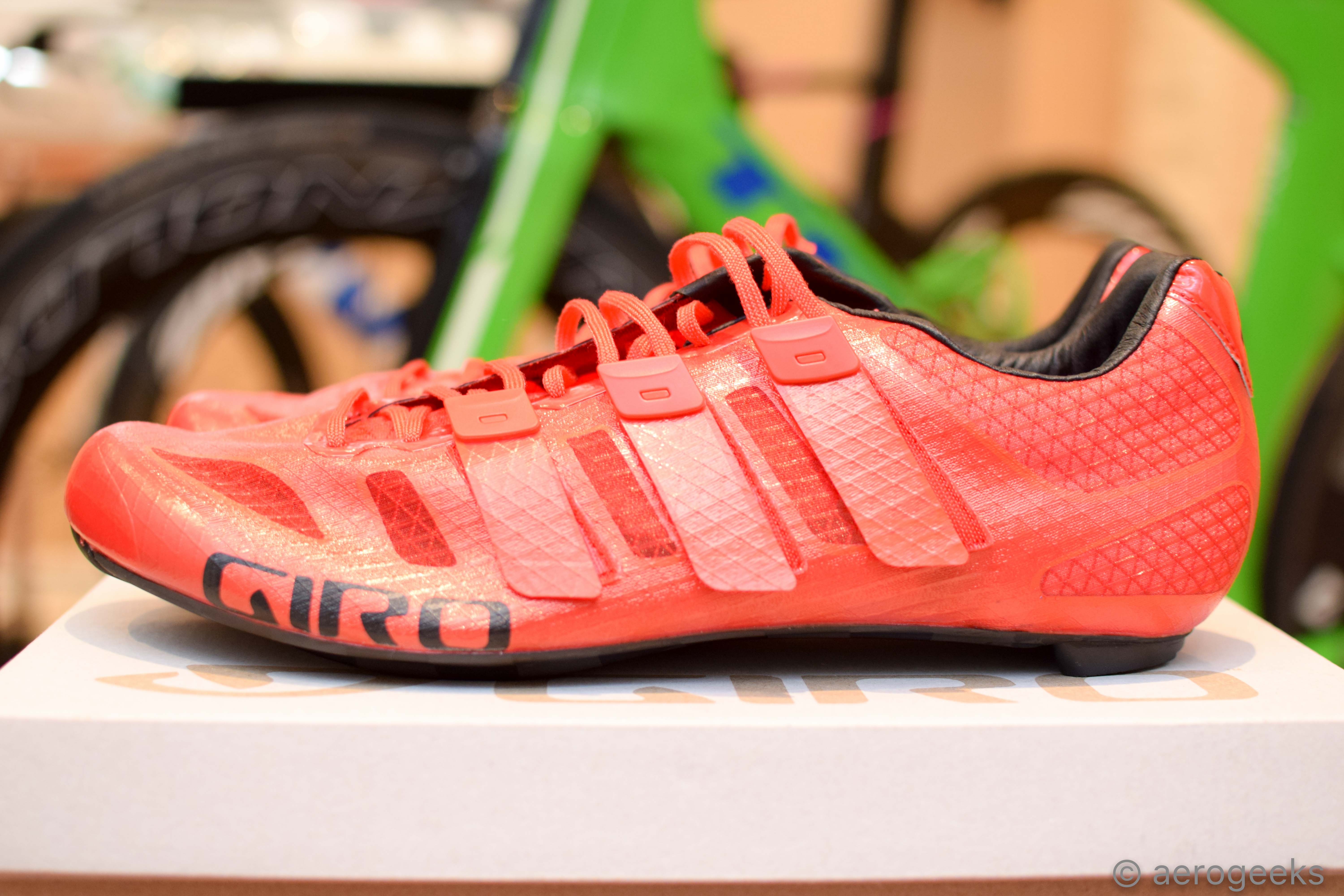 Thumbnail Credit (aerogeeks.com): So, go to your pantry and grab six gels and hold them in your hand. Now imagine that�s all the weight you have around your foot for 112 miles