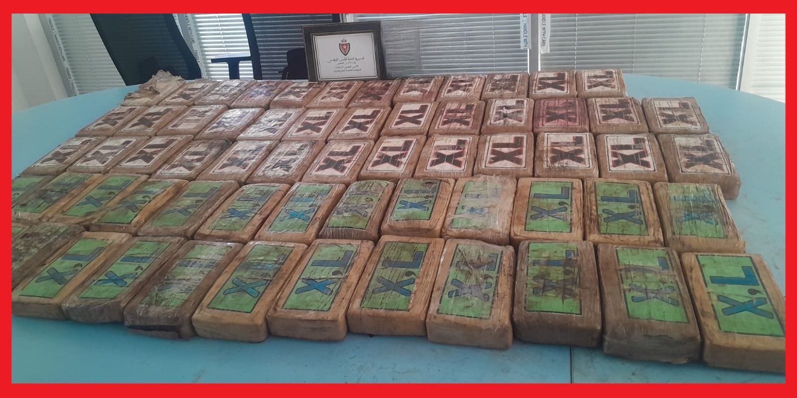 عملية مشتركة للأمن والجمارك بالكركرات تُسقط شحنة كوكايين دولية قادمة من جنوب الصحراء عملية مشتركة للأمن والجمارك بالكركرات تُسقط شحنة كوكايين دولية قادمة من جنوب الصحراء