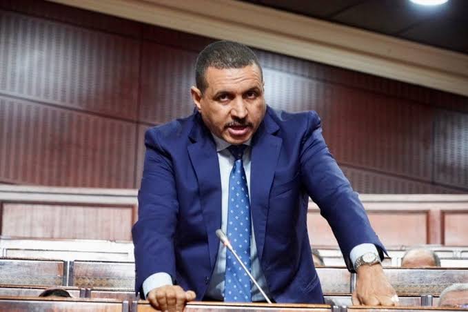 امبارك حمية يسائل الحكومة حول أزمة المحروقات وتراجع الثروة السمكية بقطاع الصيد البحري