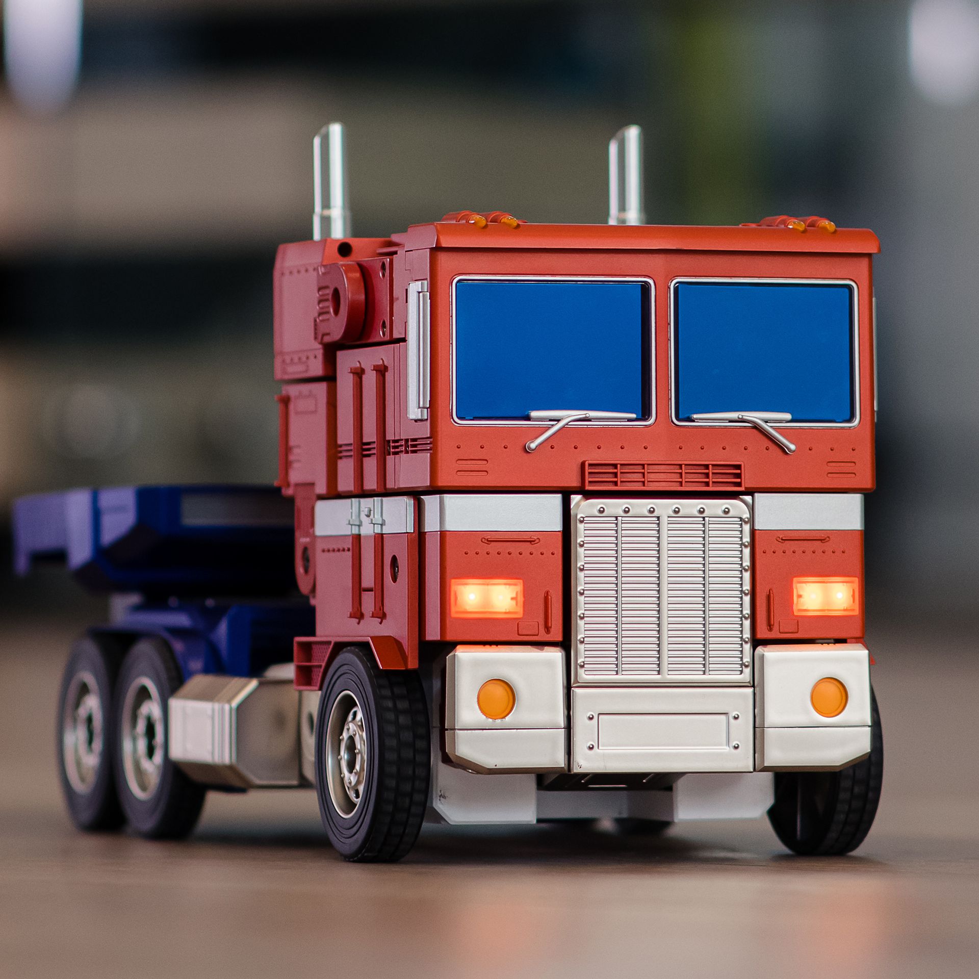 Transformers Hasbro releases self transforming Optimus Prime figure