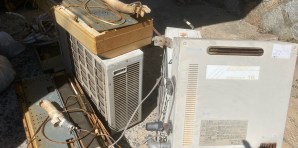 安佐北区解体民家エアコン3台と給湯器回収