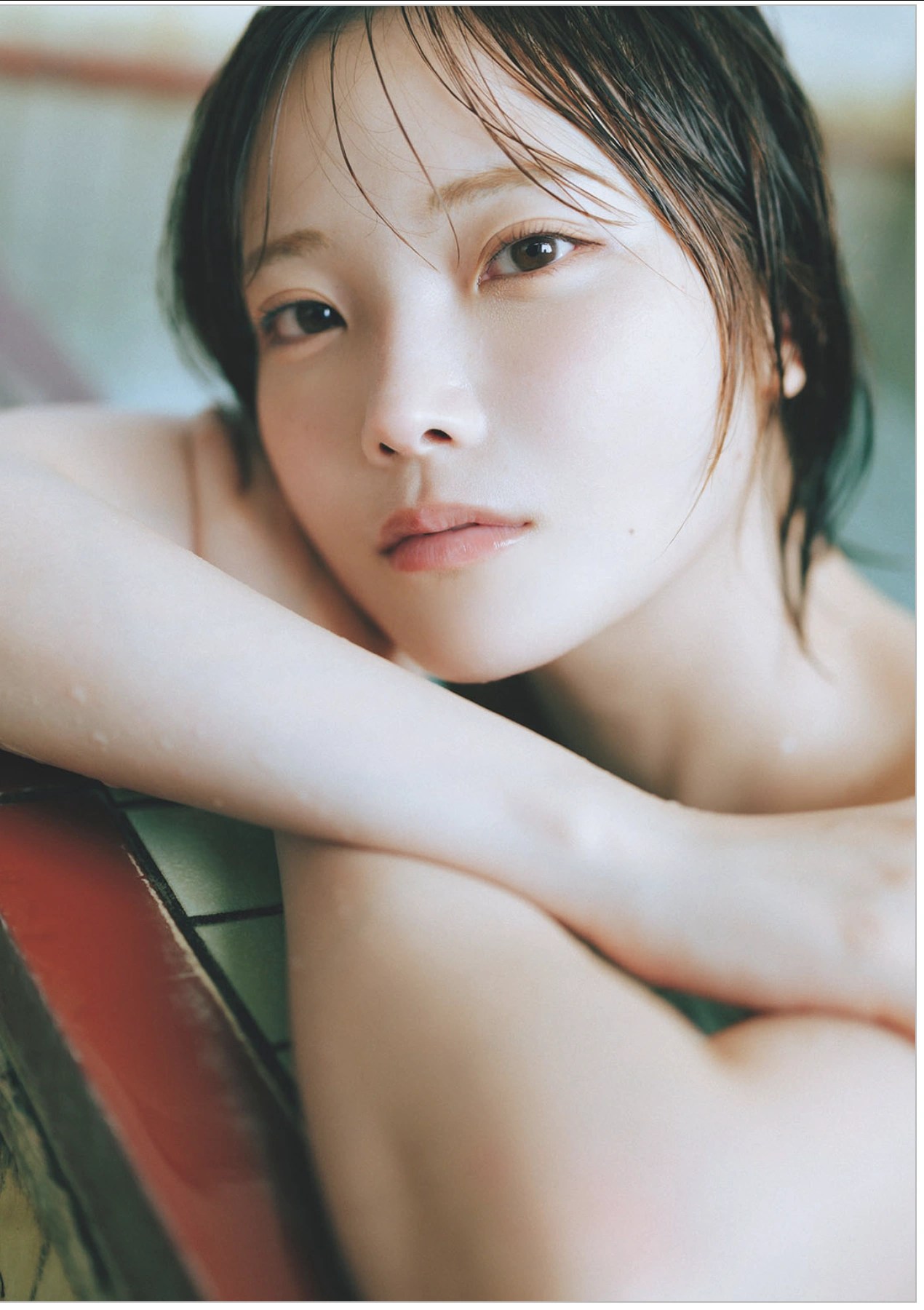 新谷姫加登週刊Playboy 2025年42-43号封面