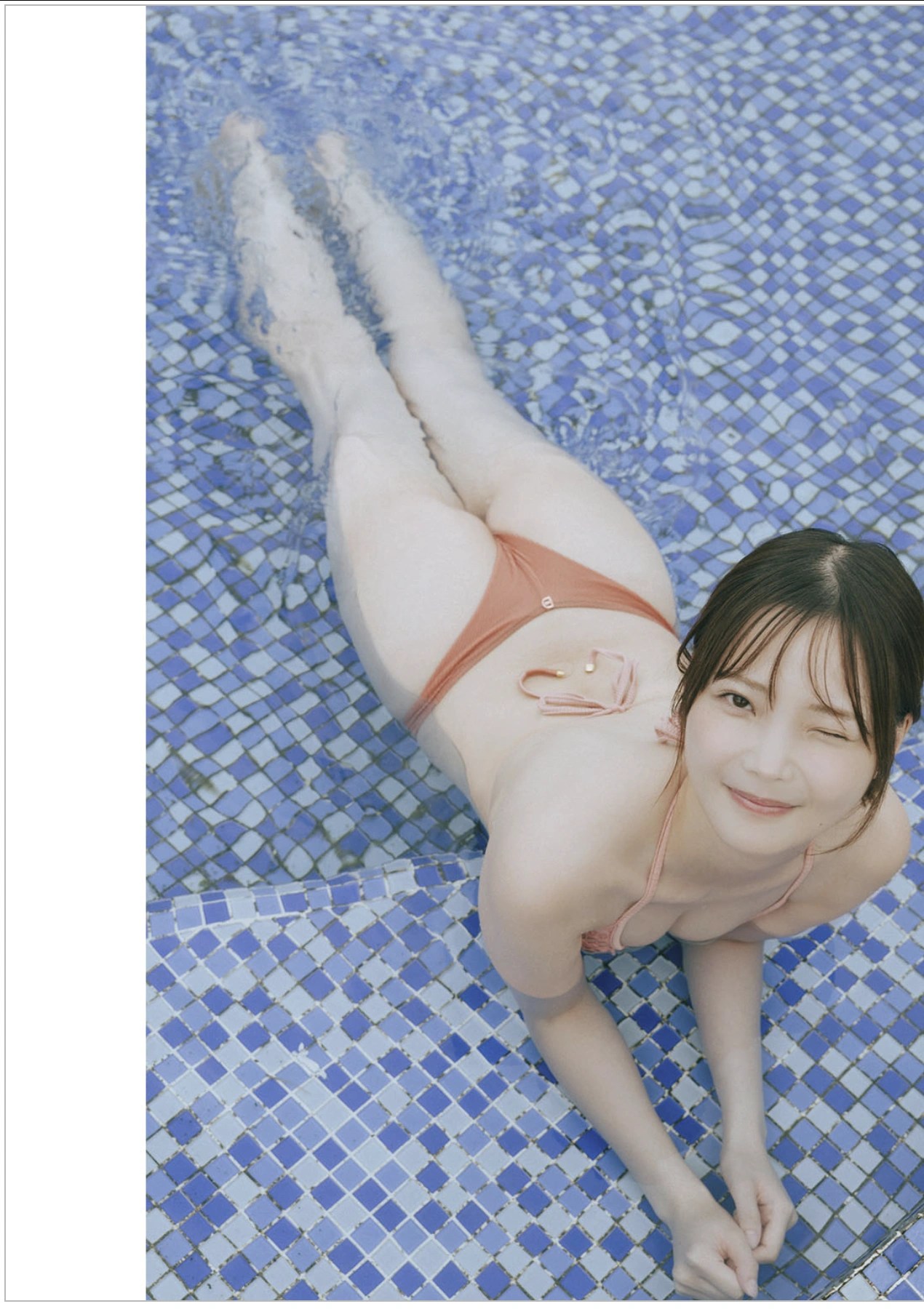 新谷姫加登週刊Playboy 2025年42-43号封面